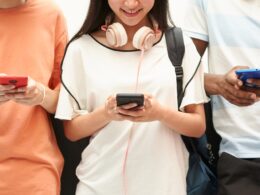 Brasil Analisa Proibição de Celulares nas Escolas, Medida Já em Vigor na Espanha