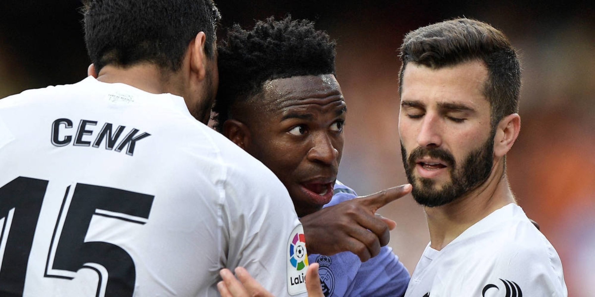 Espanha Combate o Racismo no Futebol: Prisões por Campanha de Ódio Contra Vini Jr.